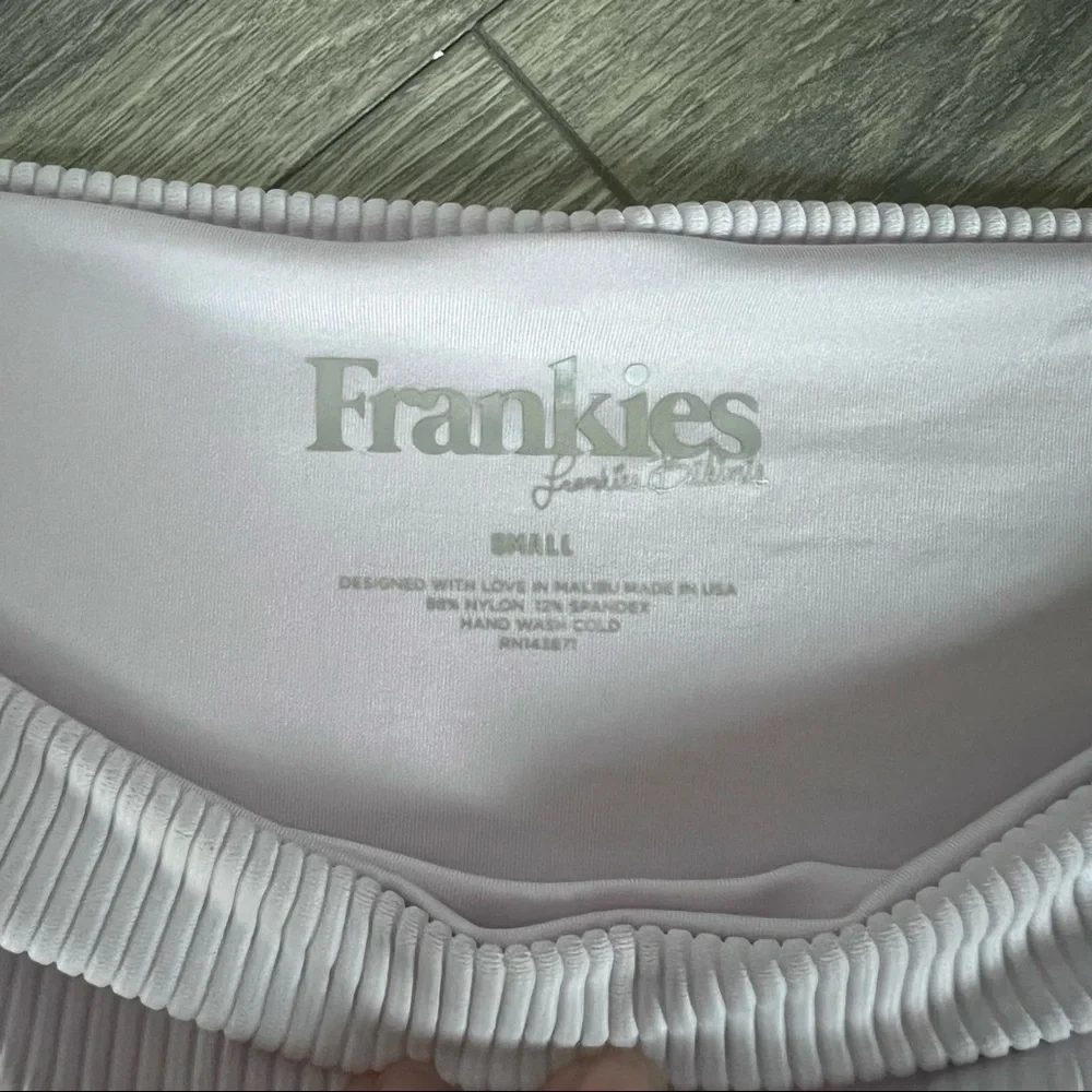 Frankie’s Shea stretch knit curve hugging seamless bikini bottoms in orchid. S